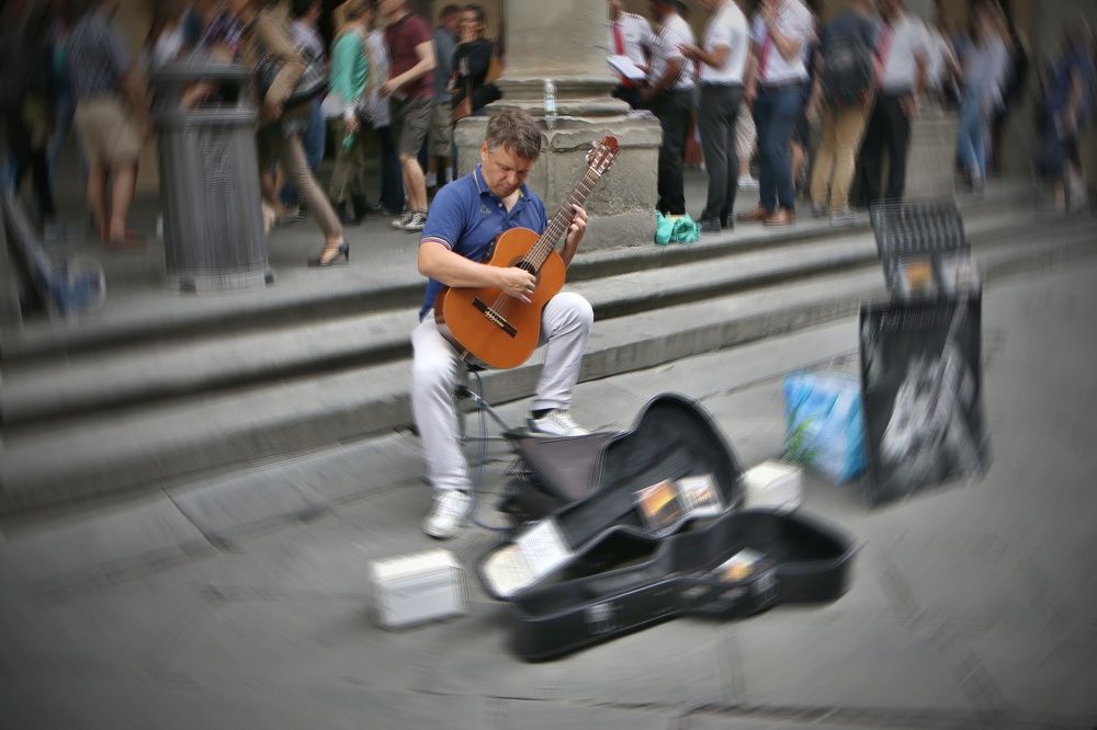 Флоренция. Уличный артист.