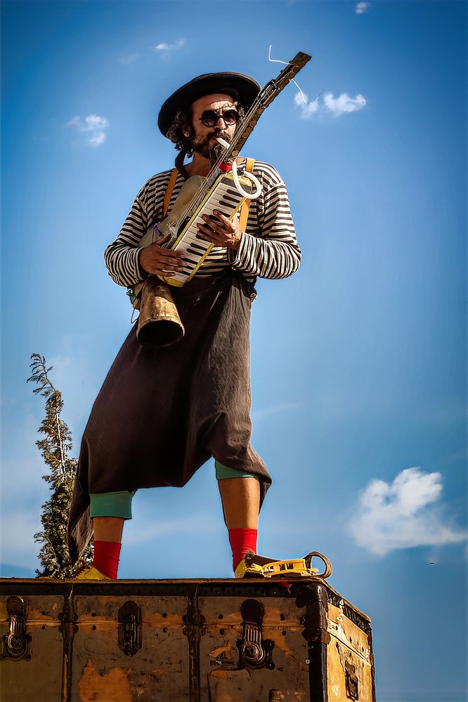 На сундук мертвеца...