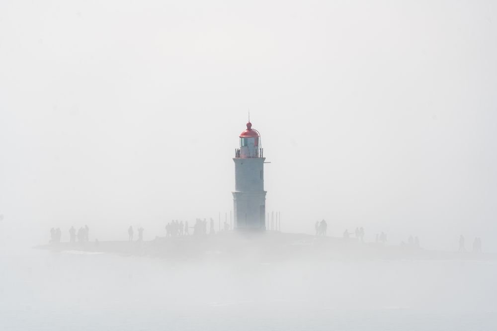 Silhouettes of the lighthouse.