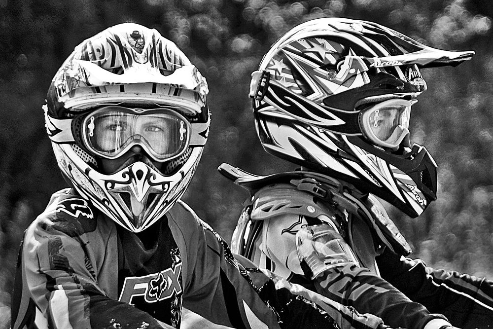 Юные мотогонщики