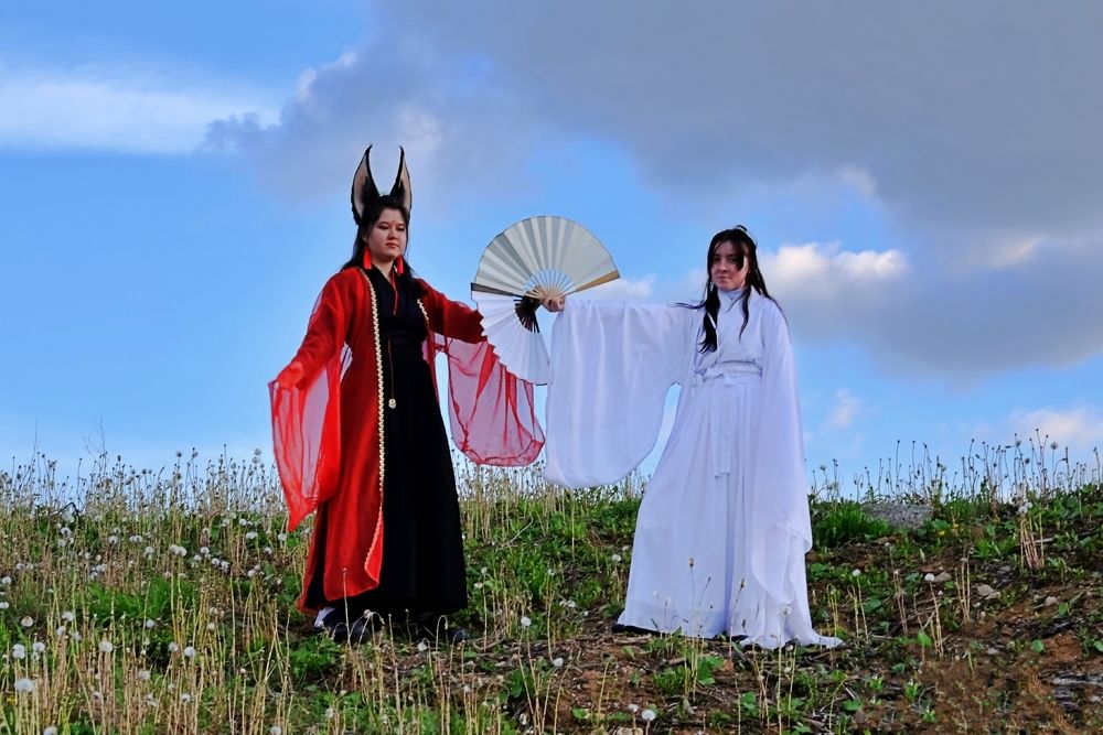 Божество и демон