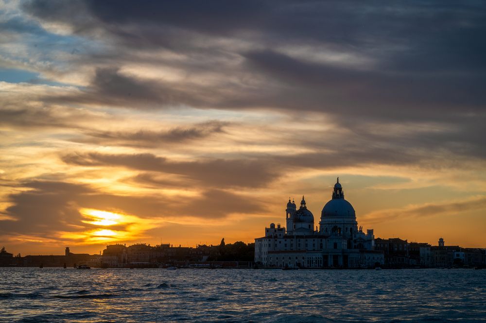 Mysteries of the Venetian night...