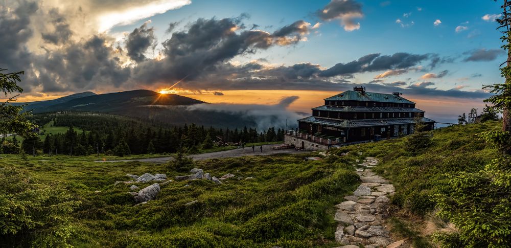 Photograph by Grzegorz Truchanowicz