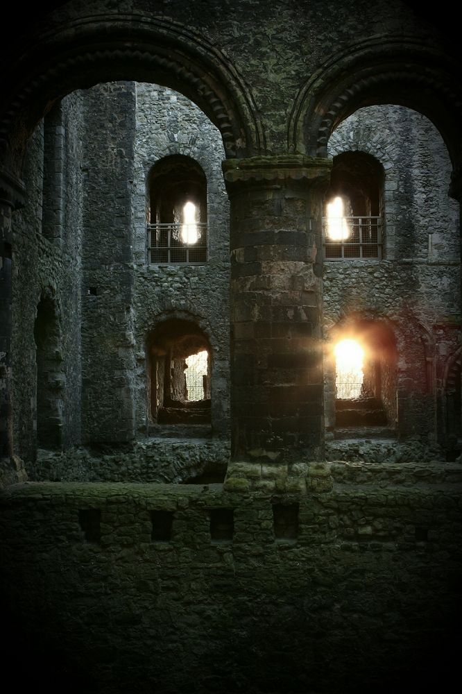 Свет в замок