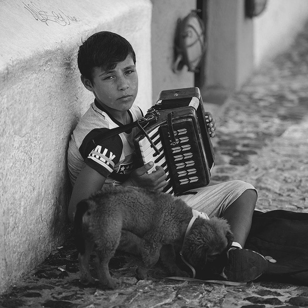 Мальчик с собачкой