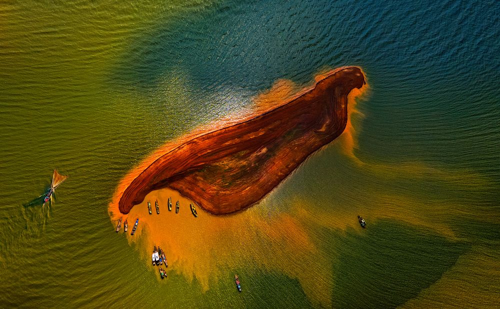 Photograph by NGUYỄN QUANG TRỌNG