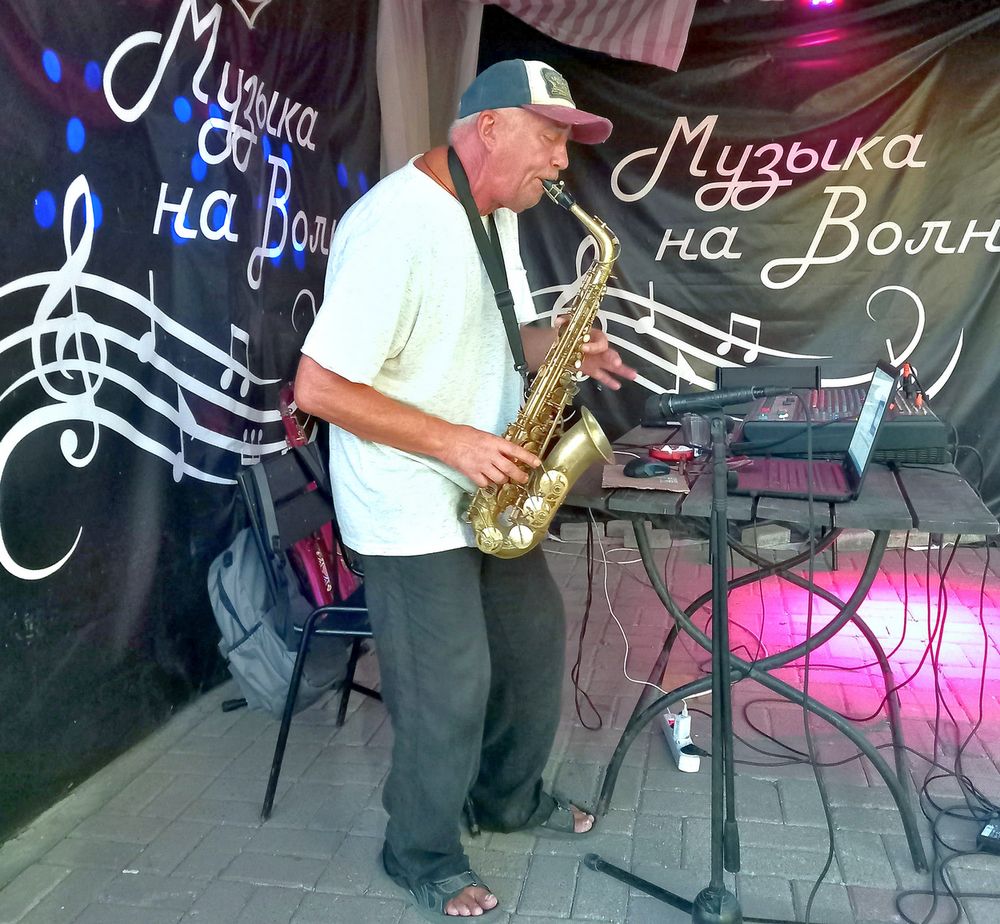 Саксофонист на улице