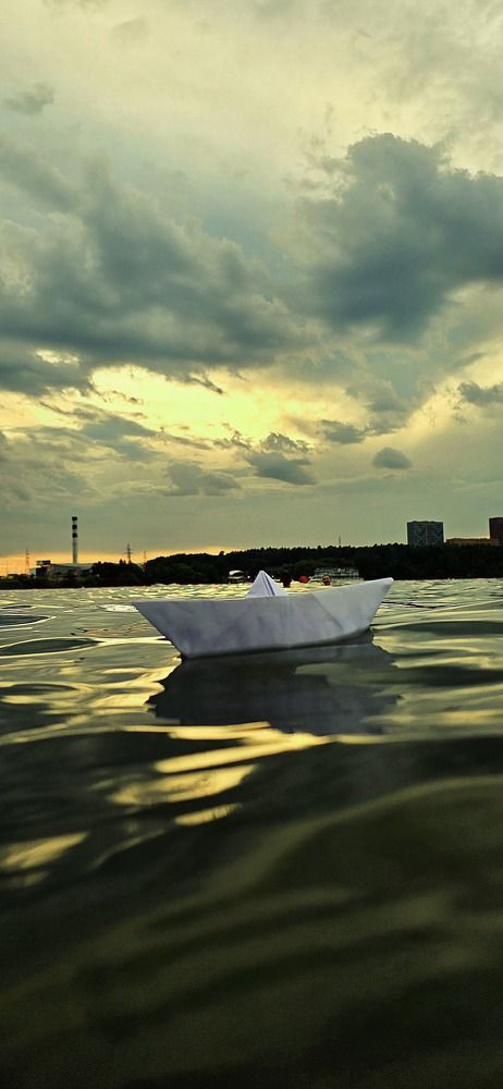 Бумажный кораблик