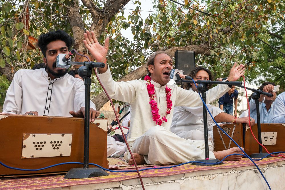 Певцы каввали