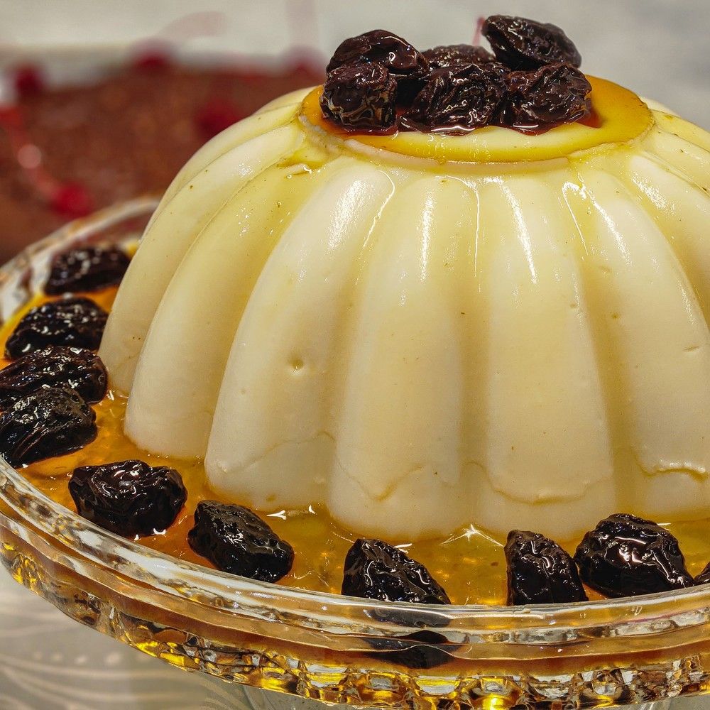 Coconut pudding with plum sauce