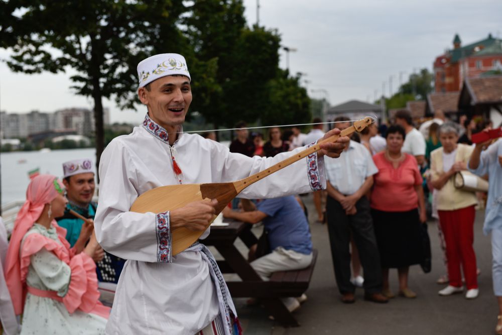 "Эта песня льется по просторам Казани"