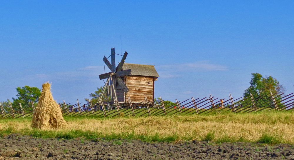 Пейзаж с мельницей.