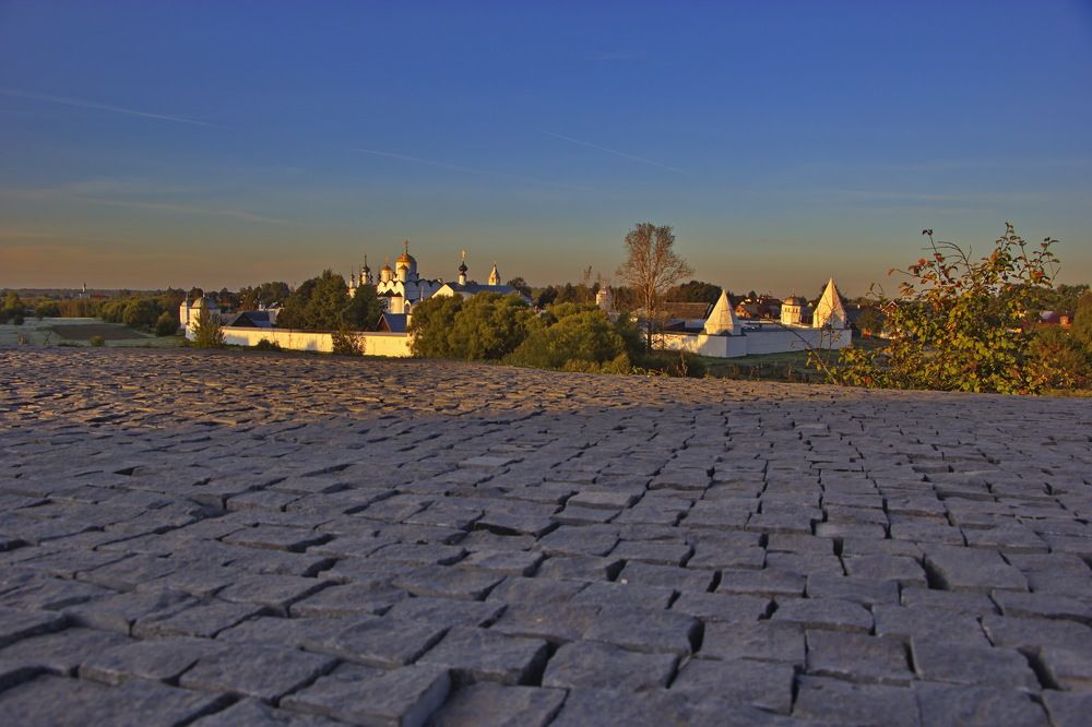 Рассвет над городом.