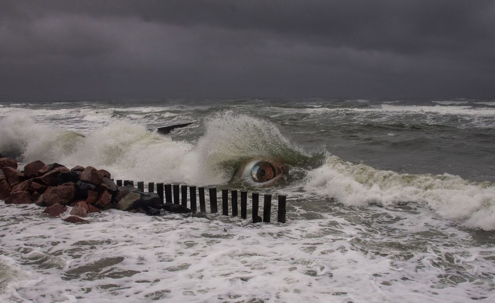 Океан следит.
