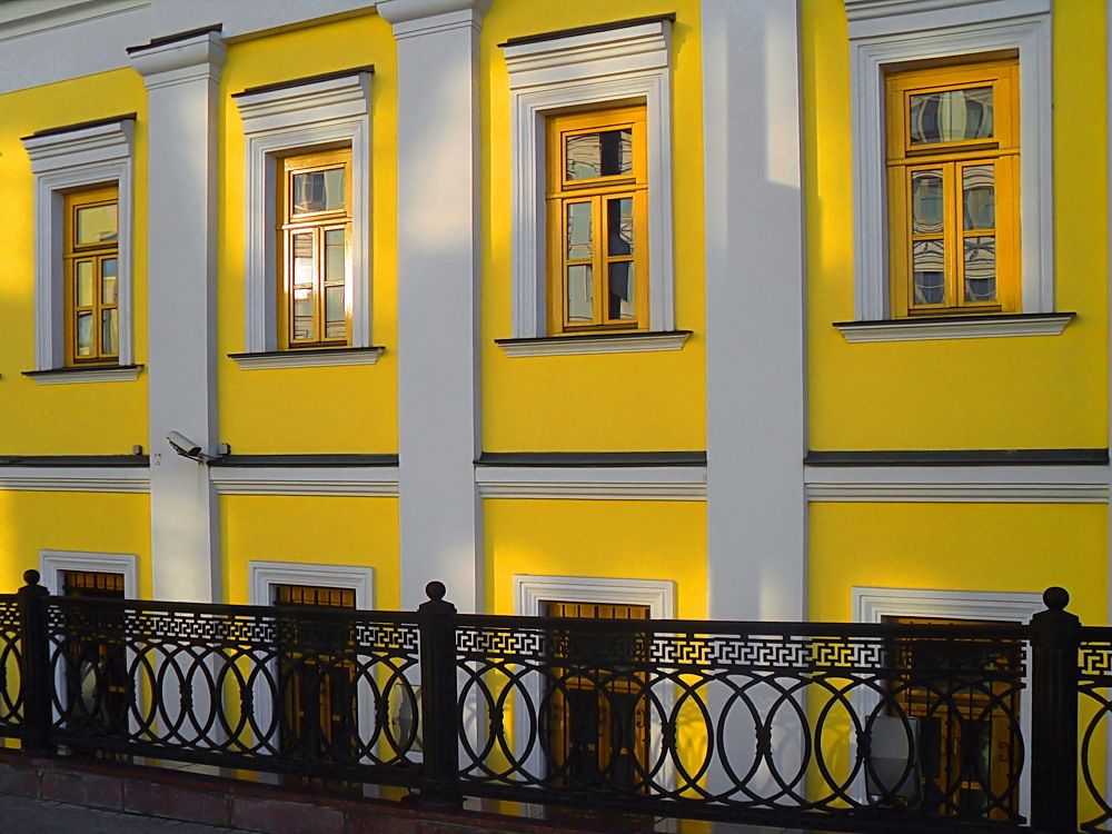 Лучик солнца заглянул в оконце