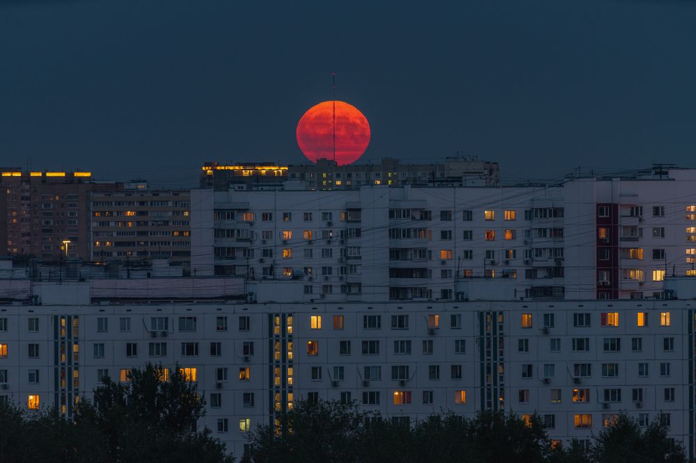 Sturgeon full Moon in Moscow