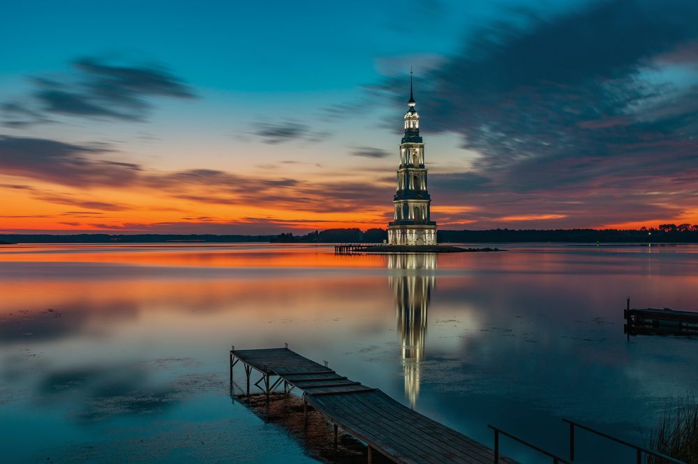 Калязинская колокольня перед рассветом