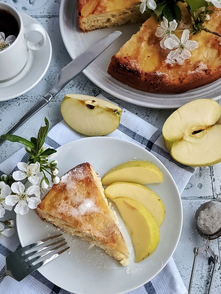 Шарлотка с яблоками