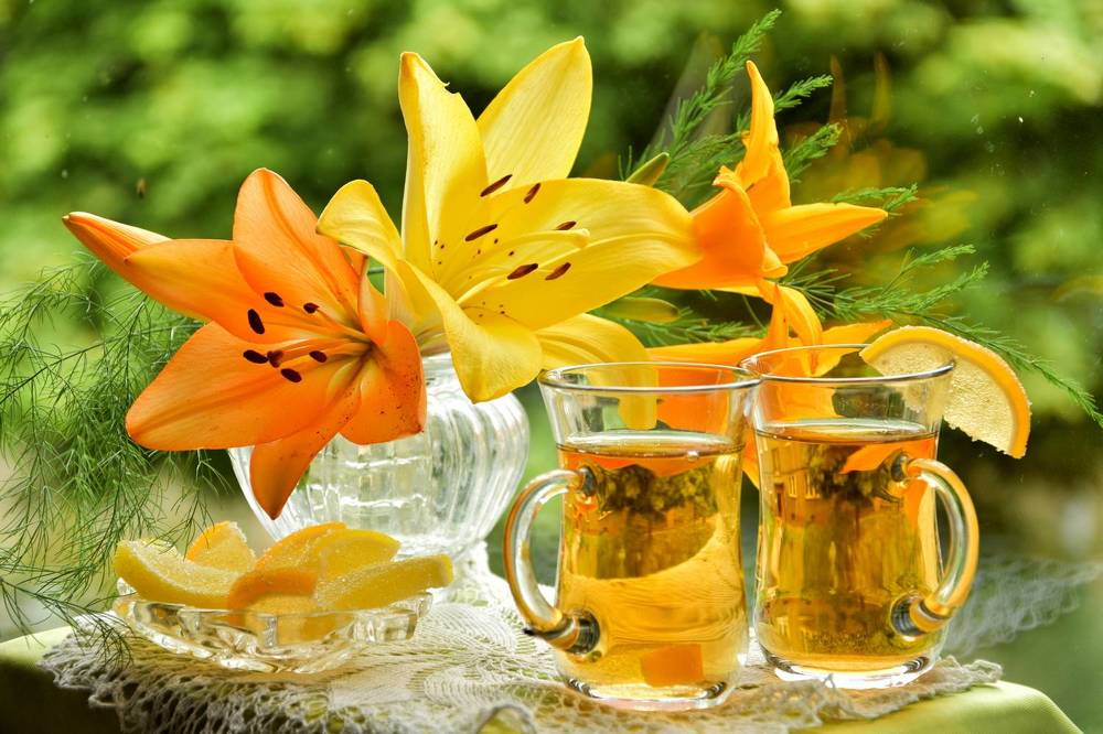 Чай с чимоном и лилии