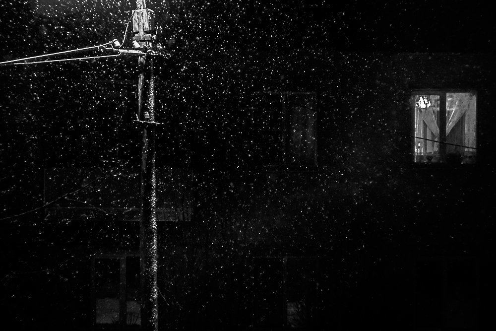 а снег идёт...