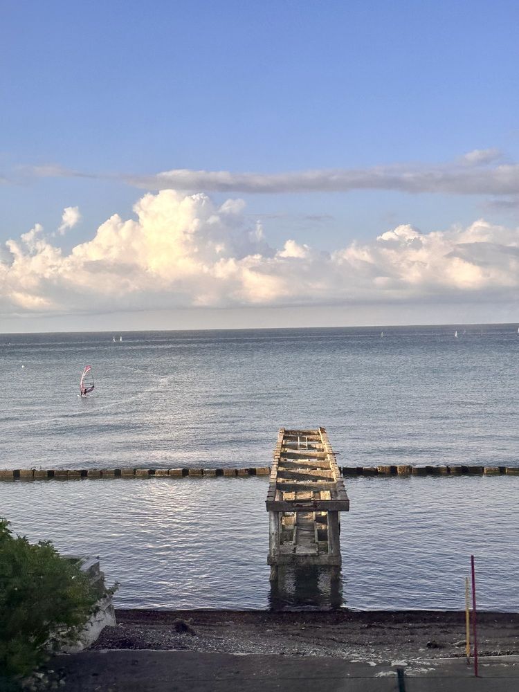 Одиночество у моря.