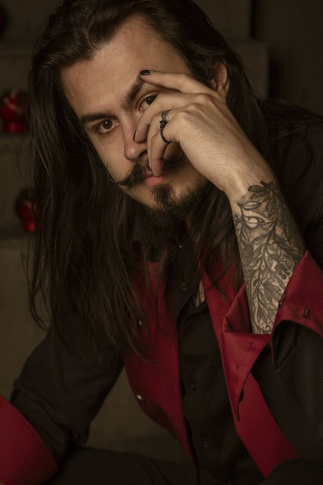 "Не смотри на меня"