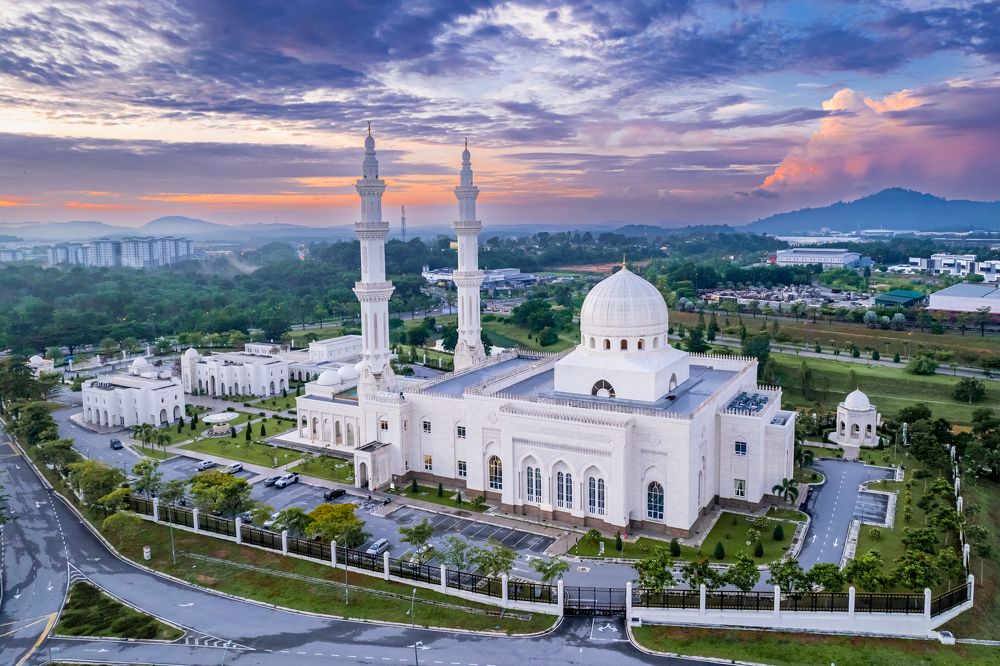 The Beauty of Sunrise Views of Sri Sendayan Mosque
