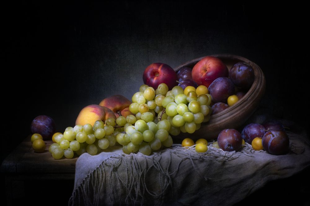 Still life with fruit in an old bowl