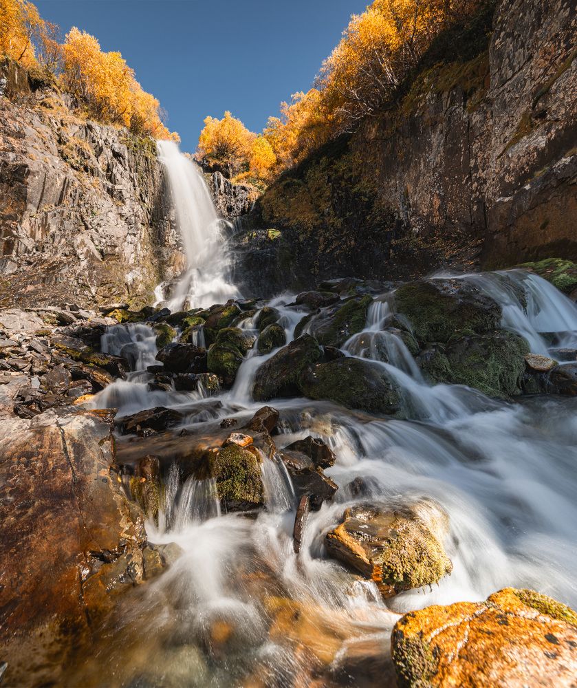 Осенний водопад