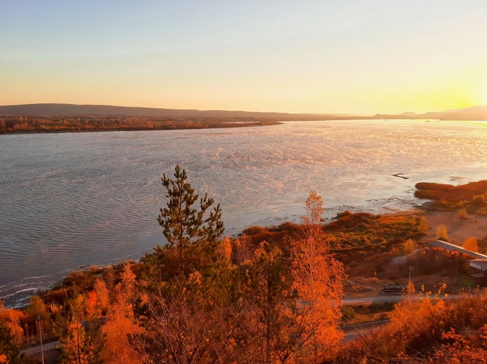 Осенний рассвет над Волгой