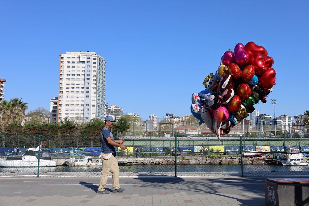 Balloon seller