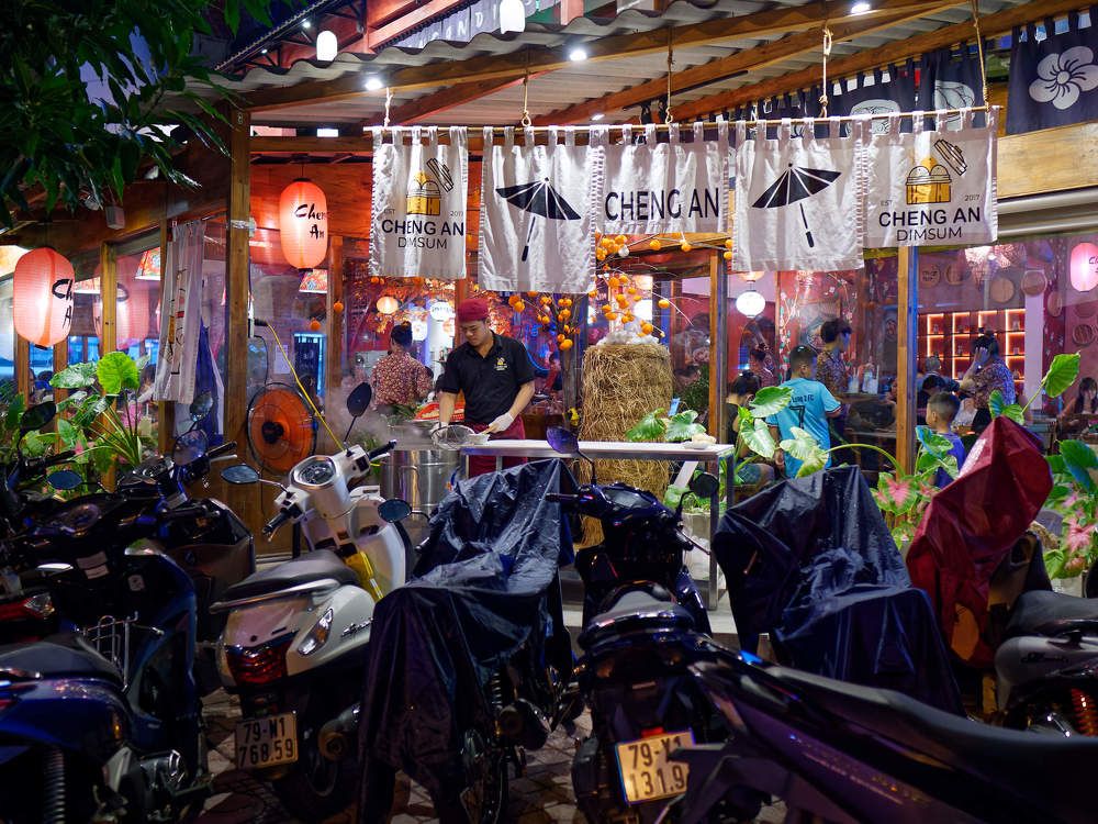 Уличные торговцы. Вьетнам, Нячанг.