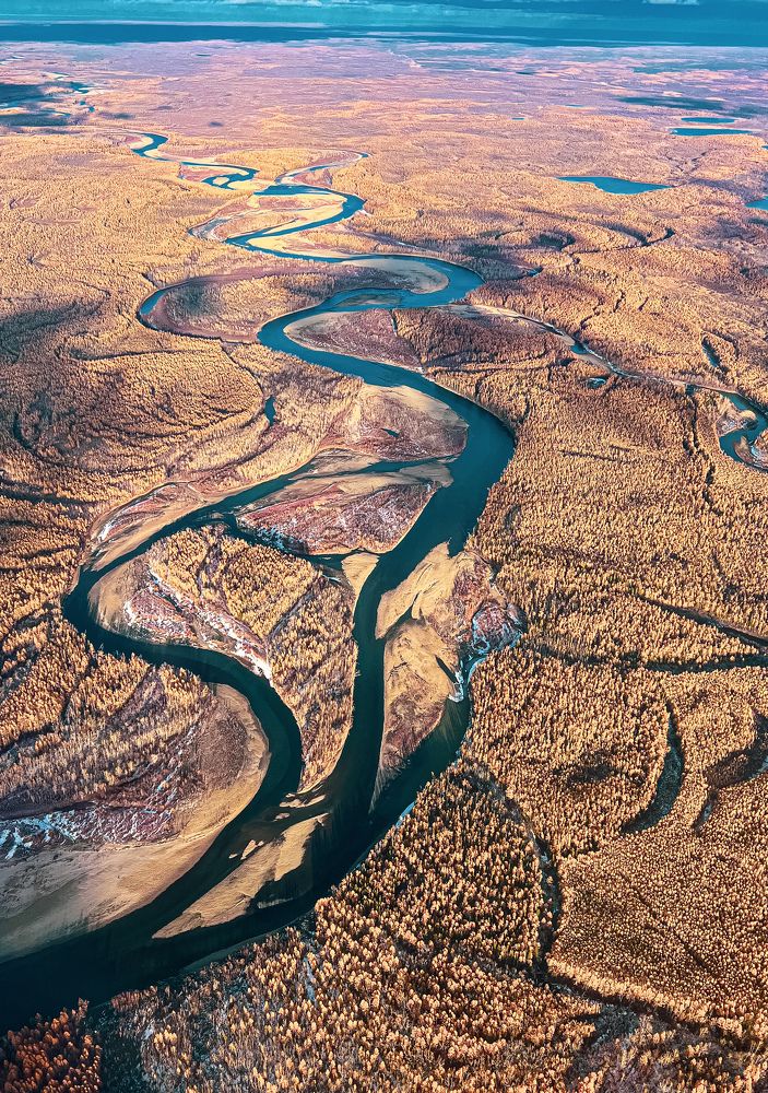 Осень — расцвет природы, окутанный мудростью и осознанием неизменности течения жизни.