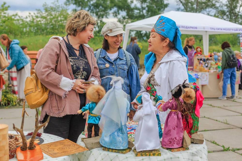 На ярмарке мастеров.