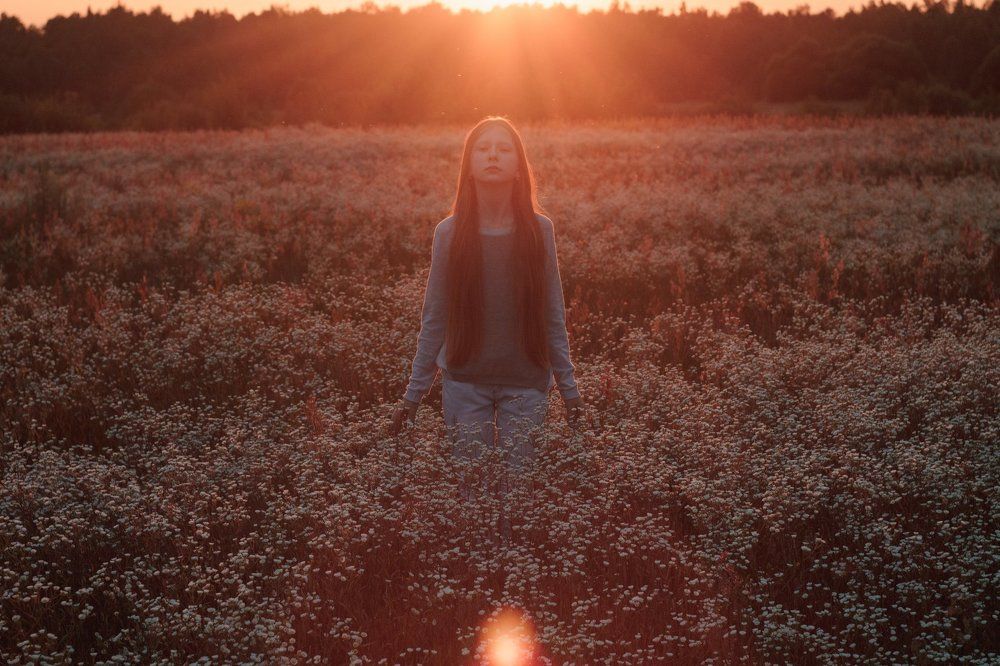 Девушка в ромашках