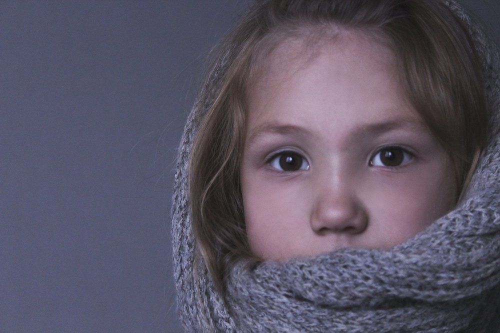 Девочка в шарфе