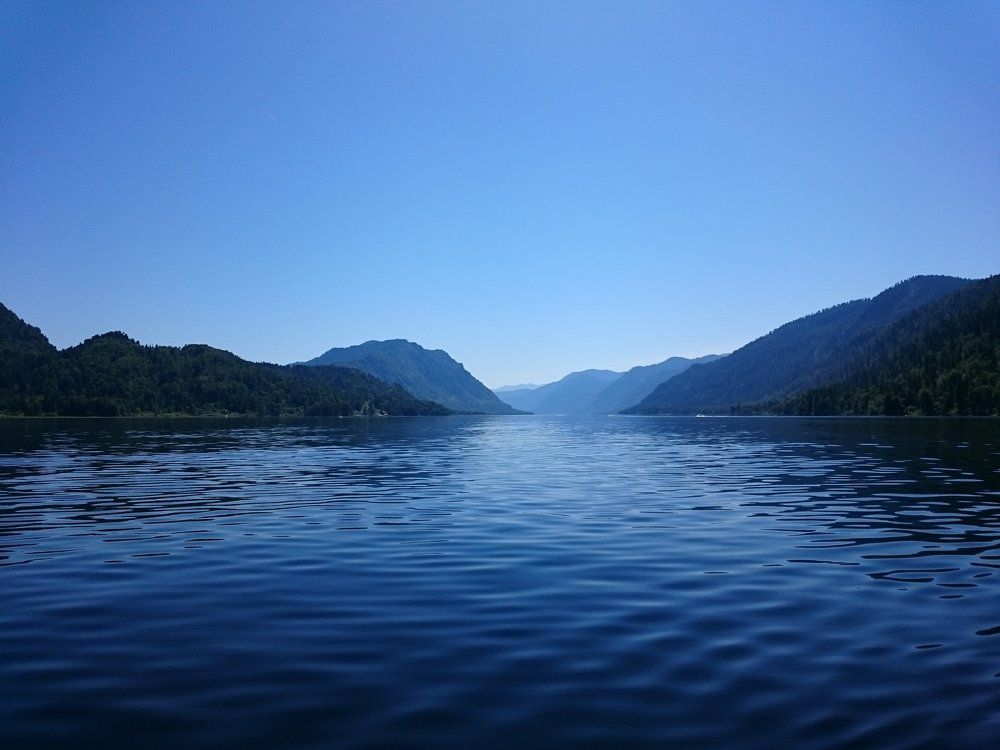 Утро на Телецком озере