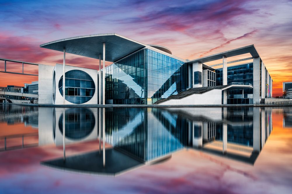 Reflections of Modern Power – Berlin Government District