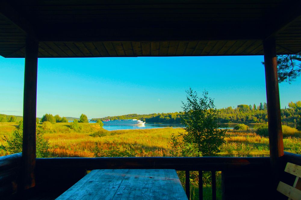 Photograph by Anton Hantov