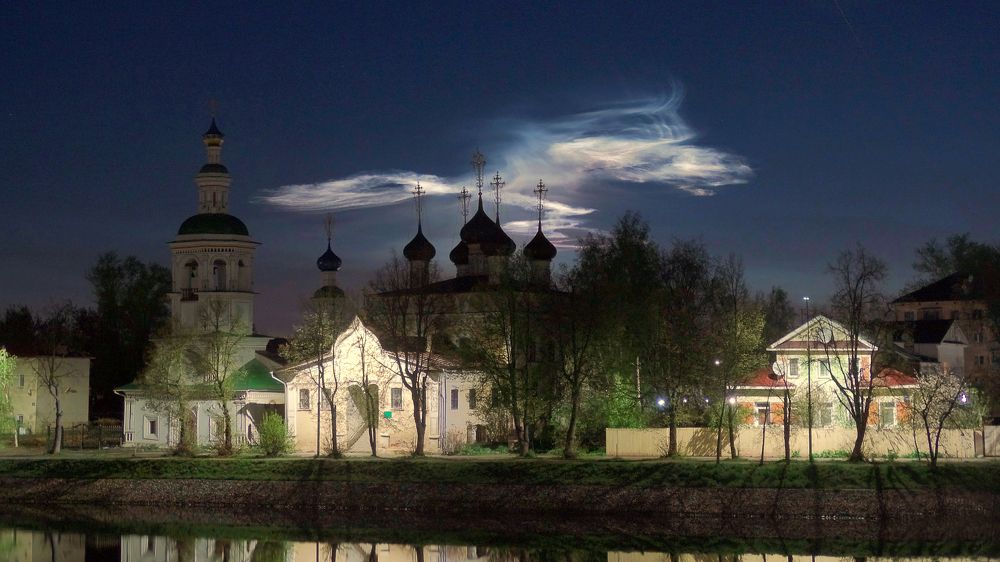 Под покровом небес