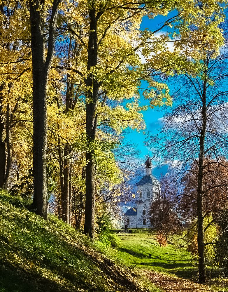 Осенняя церковь.