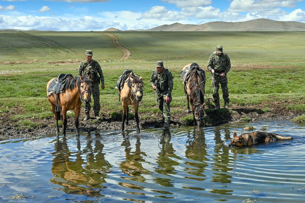 Пограничный наряд. На водопое