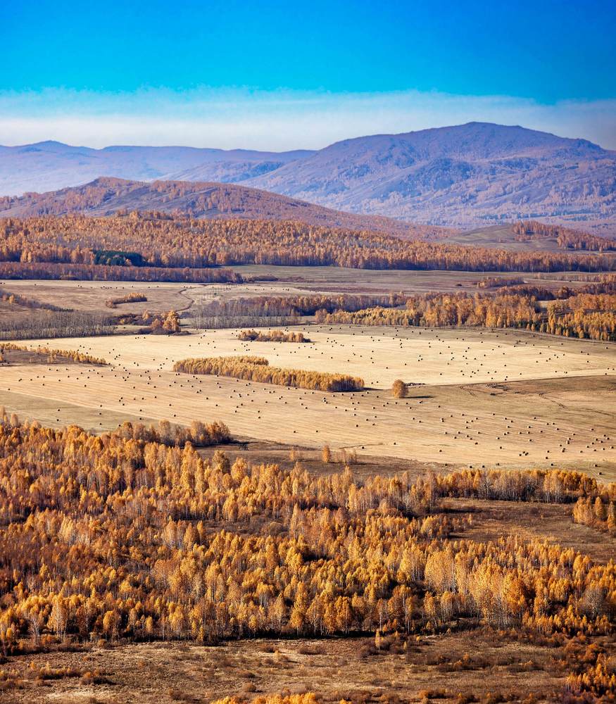 Уральские горы и поля.