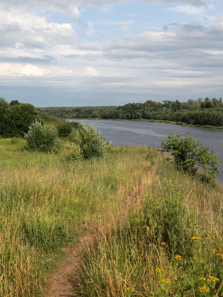 Тропинка над обрывом