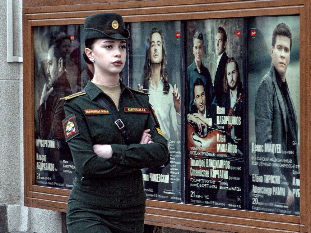 Хорошо вписалась...