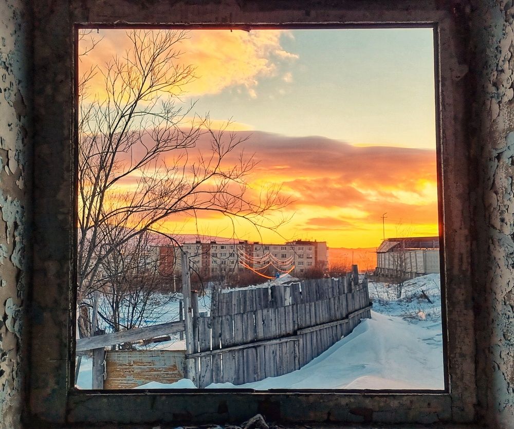 Окно с видом  на закат