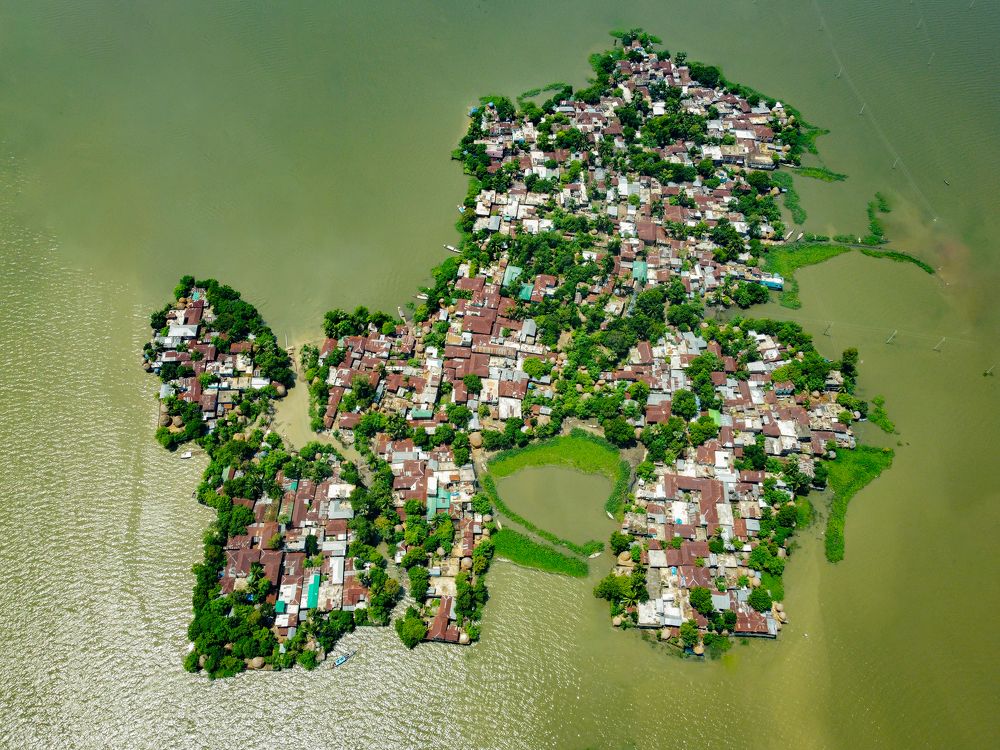 A floating village