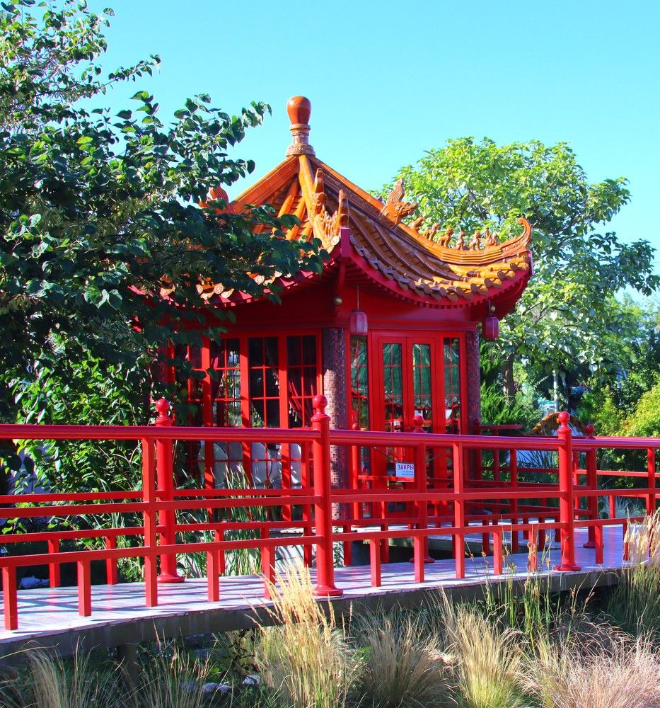 Красная беседка