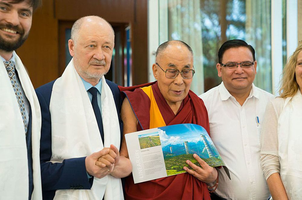 Далай-Лама одобрил проект "Струнный транспорт" Юницкого