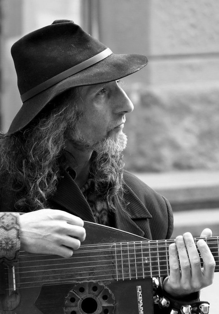 АРБАТСКИЙ МУЗЫКАНТ